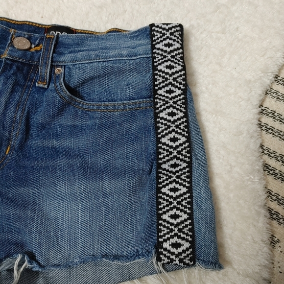 Uo Bdg Girlfriend Hi Rise Shorts Size 25 - Picture 4 of 11